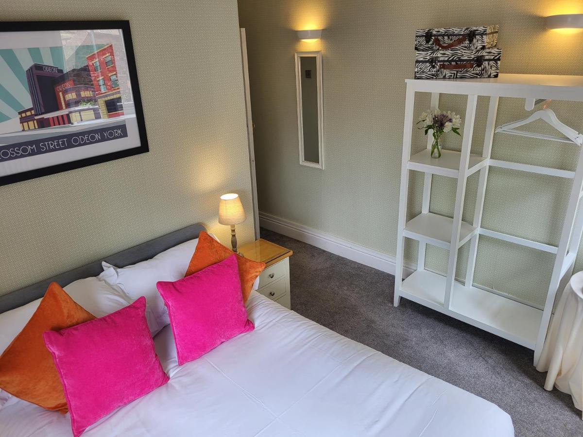 St George'S Guest House York Esterno foto