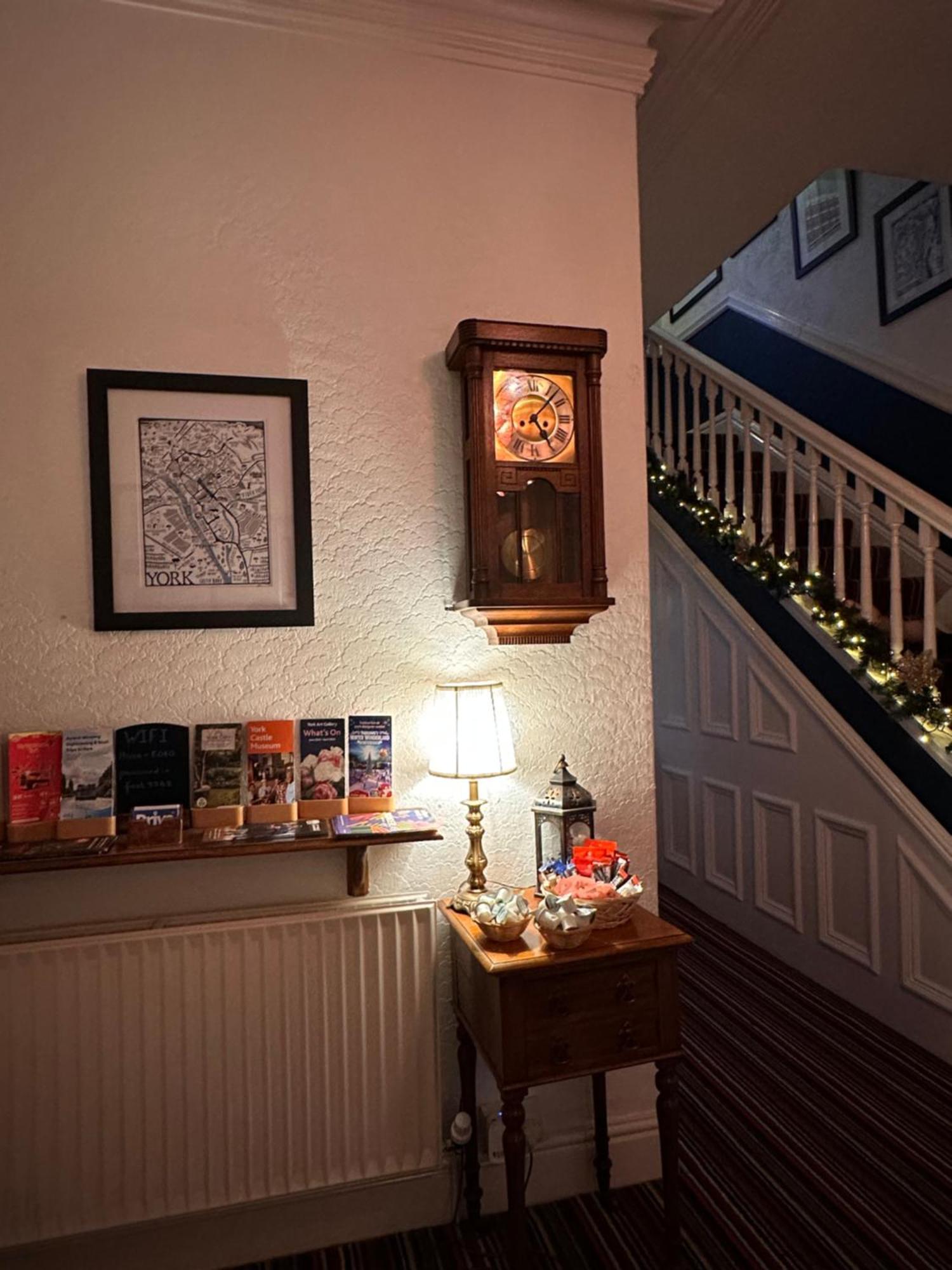 St George'S Guest House York Esterno foto