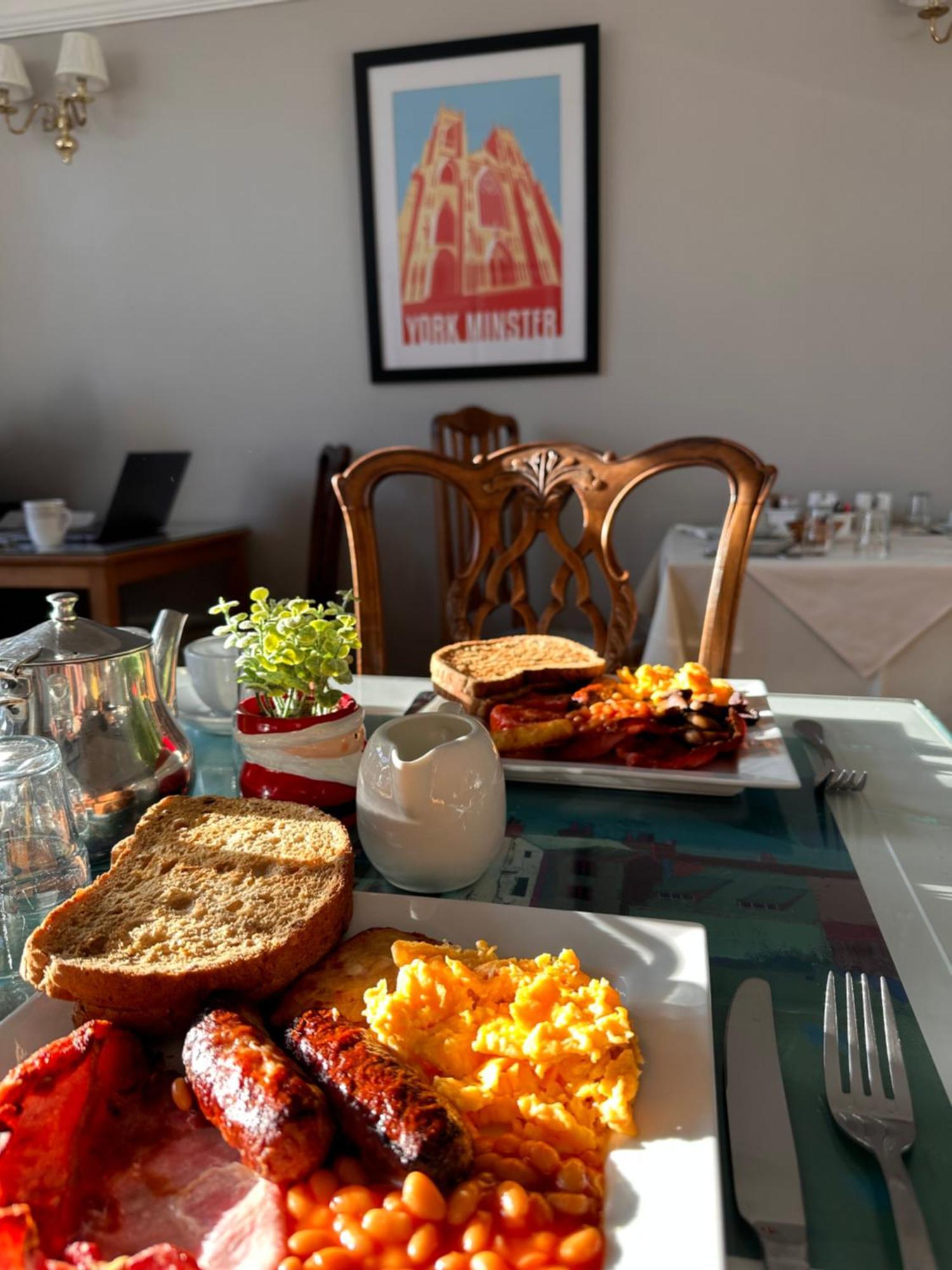 St George'S Guest House York Esterno foto