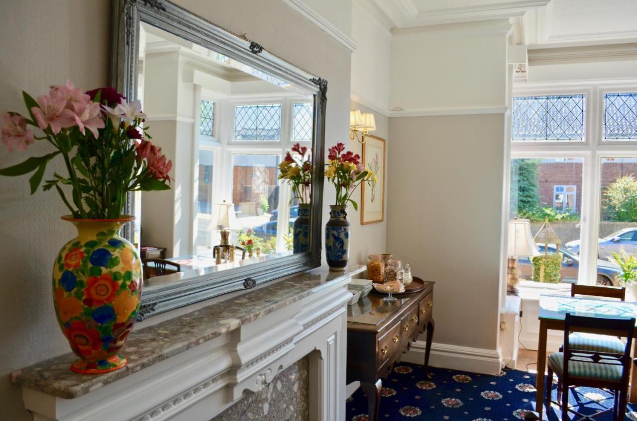 St George'S Guest House York Esterno foto